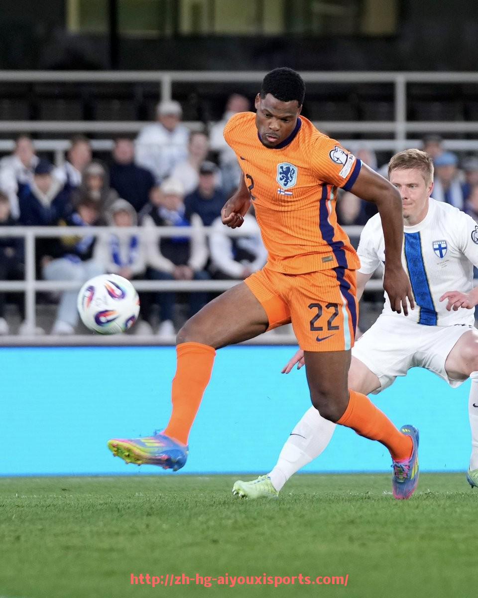 爱游戏体育官网-英超联赛对英国本土球员的注册与上场要求